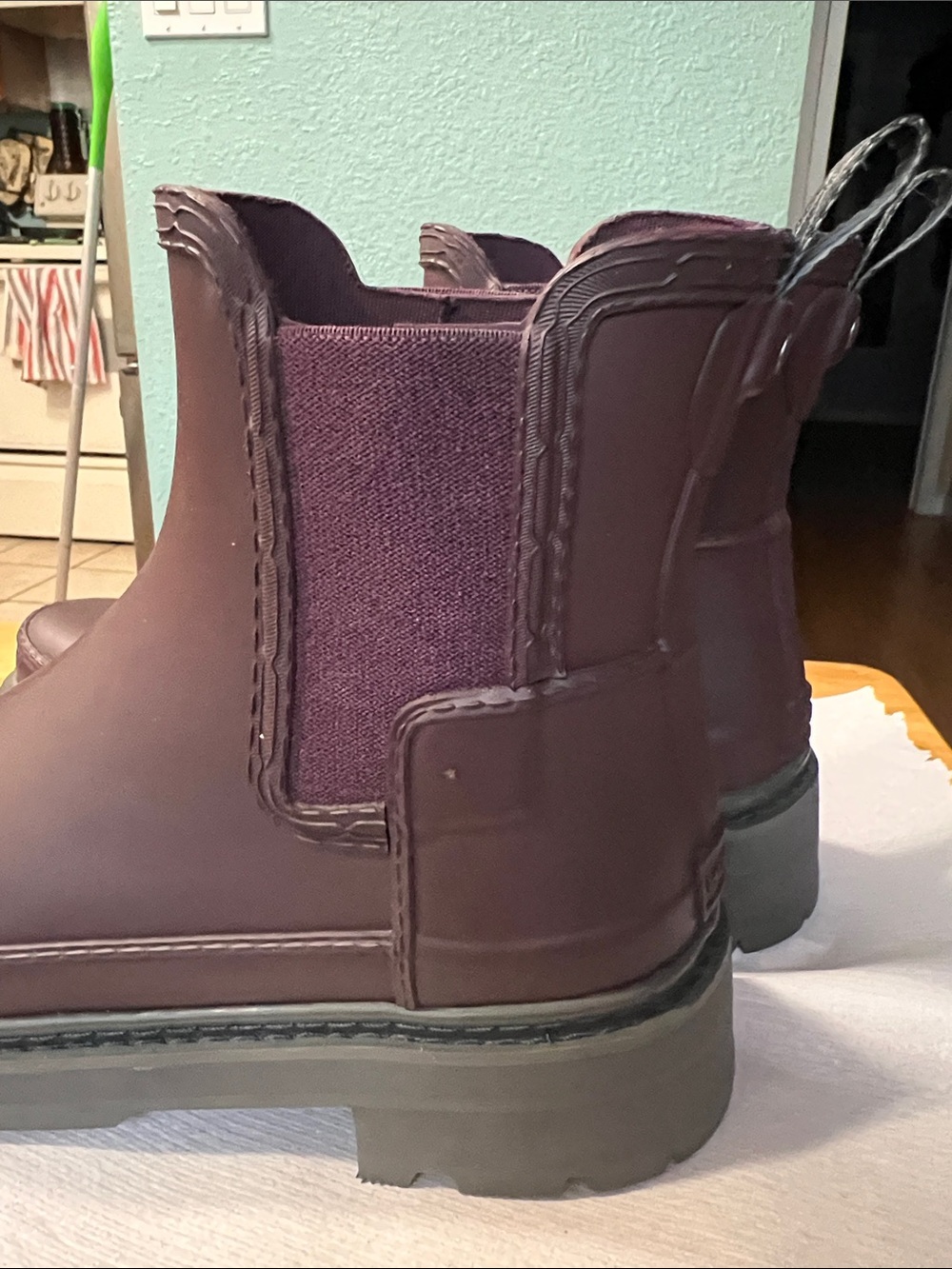 Hunter Women's Burgundy Chelsea Winter Rain Boots………Make your Offer. - Picture 6 of 9